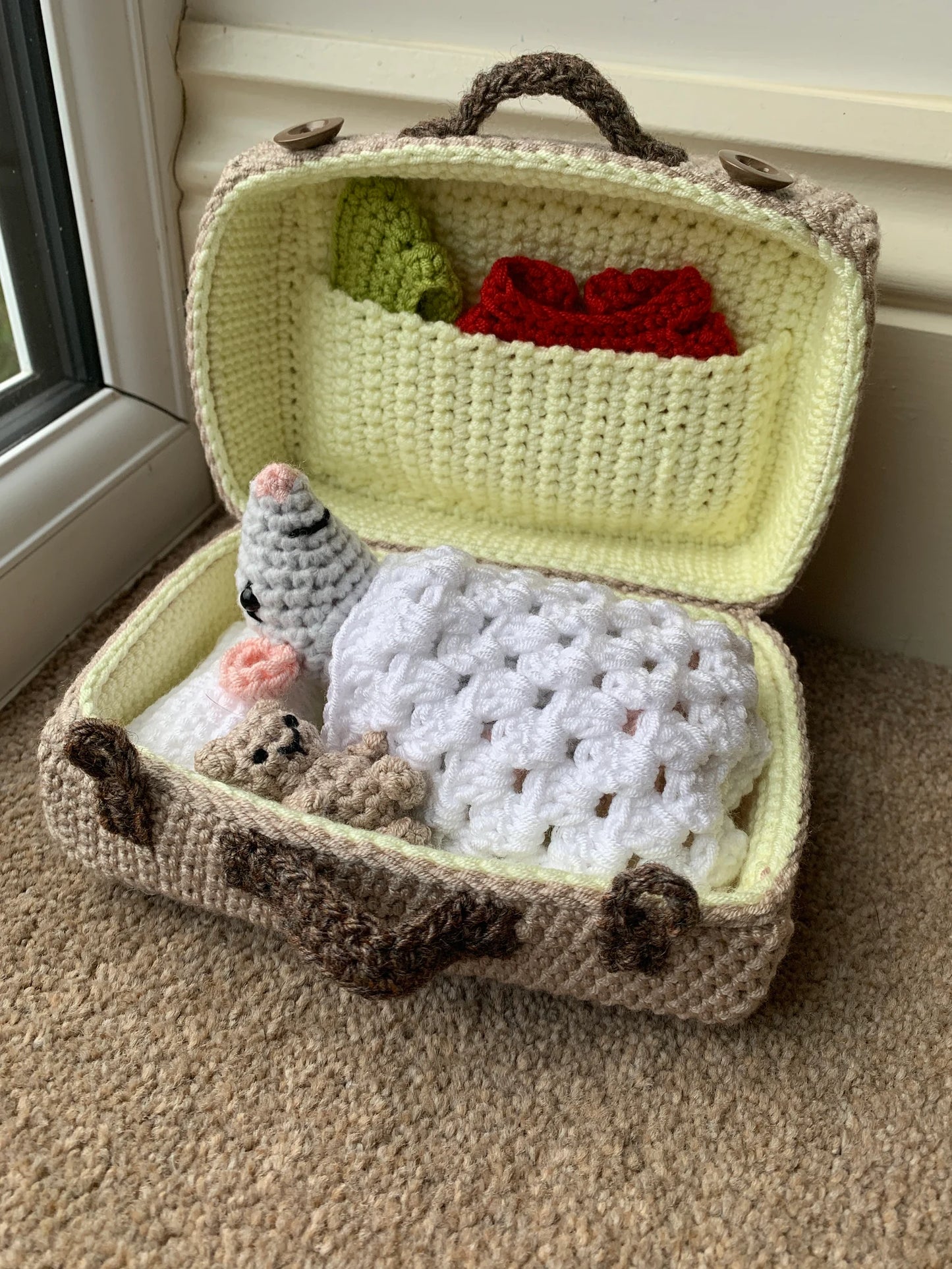 A Mouse and His Suitcase Crochet Pattern