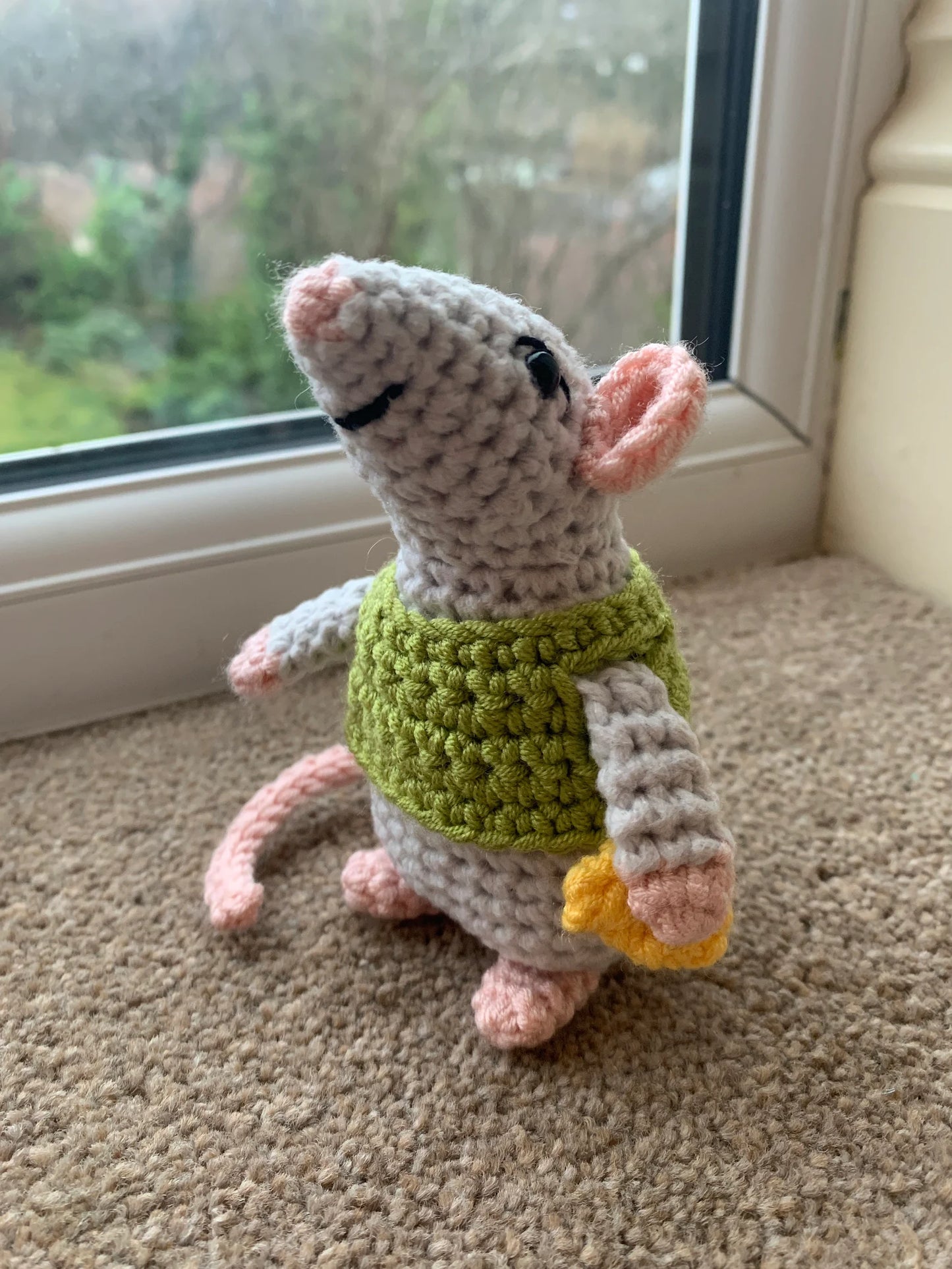 A Mouse and His Suitcase Crochet Pattern